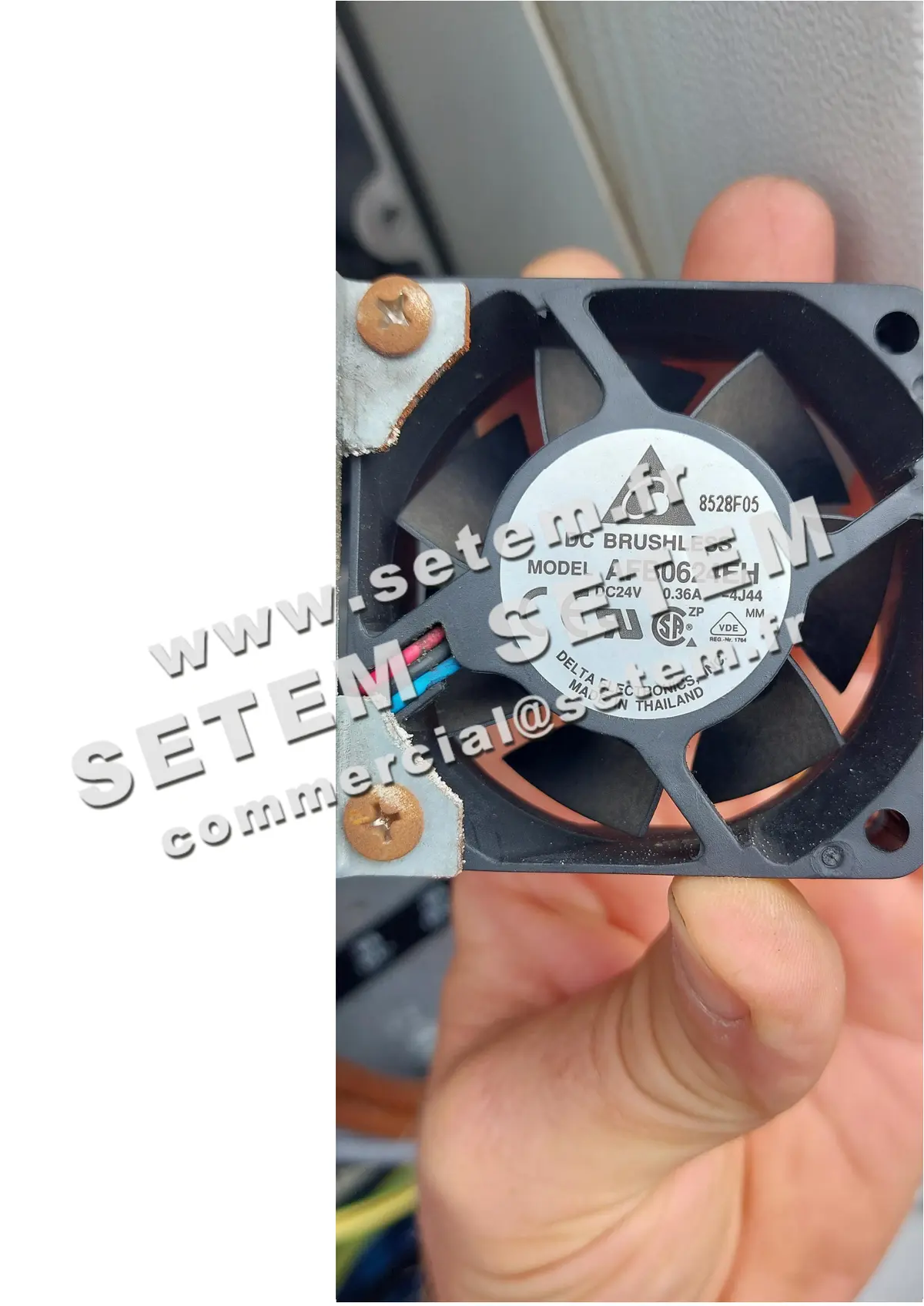 1215504778-VENTILATEUR DELTA AFB0624EH-4J44