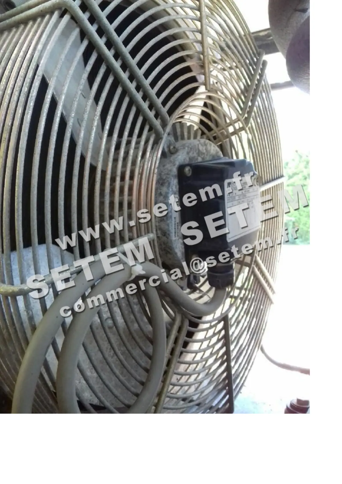 3902000165-VENTILATEUR LEROYSOMER VHE350GB35 150W 4P T230/400V HELICE-GRILLE